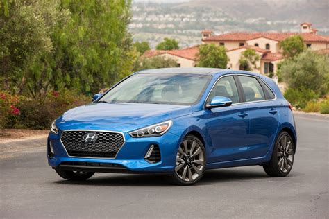 2018 Hyundai Elantra GT Overview - The News Wheel