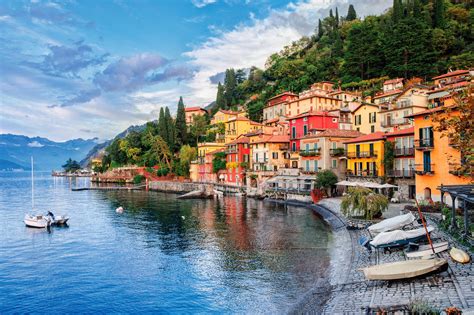 Menaggio, Italy [4118x2740] • /r/CityPorn | Lake como italy, Cool ...