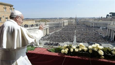 Pope Francis celebrates outdoor Easter Mass; Vatican security tight