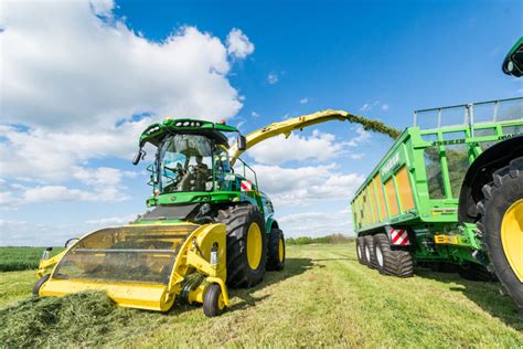 John Deere adds new models to self-propelled forage harvester range - Agriland.ie