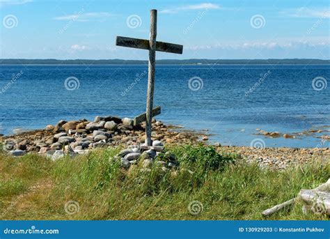 Wooden Cross Navigation on the White Sea Stock Image - Image of mineral, rest: 130929203