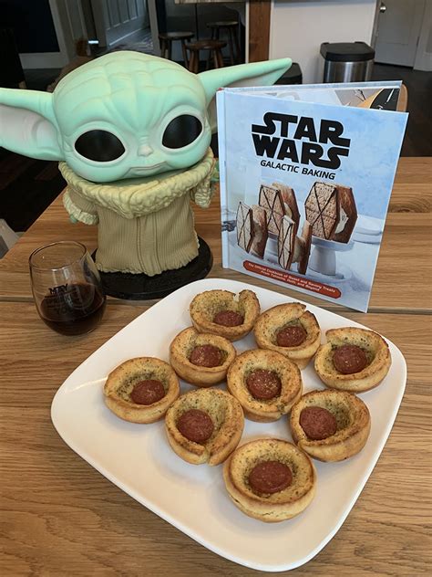 Geek Cooking: Star Wars Galactic Baking Cookbook (Exclusive Recipe ...