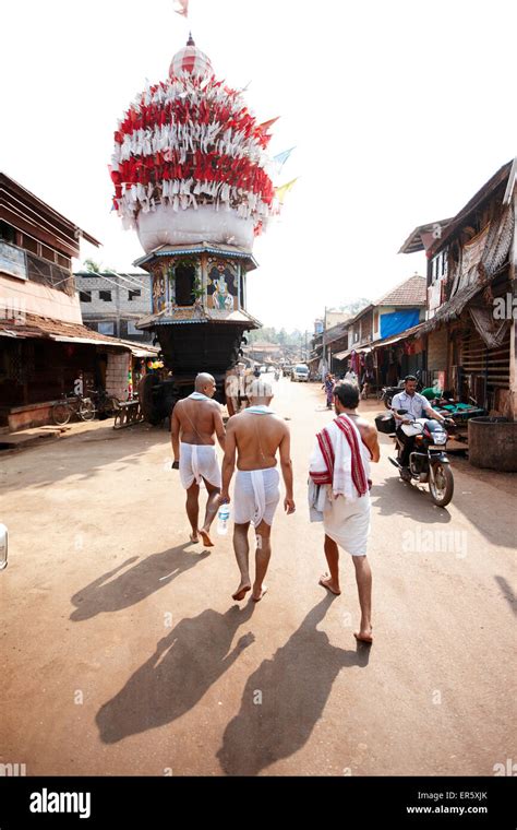 Pilgrims passing Rathayatra chariot, Mahabaleshwar Temple, Gokarna ...