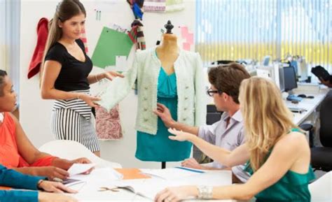 Top Online Fashion Merchandising Degree Programs and Industry Salary ...