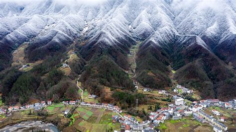 Central China's Daba Mountains get a snowy look - CGTN