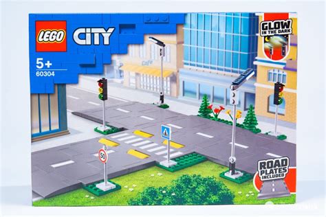 LEGO City 60304 Road Plates-TBB Review-1 - The Brothers Brick | The Brothers Brick