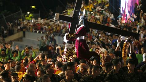 Huge Catholic procession held under heavy security in Manila | CTV News