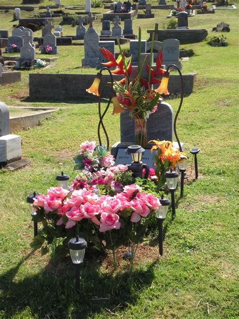 Life's Many Stories...A Headstone Blog: A Hawaiian Cemetery