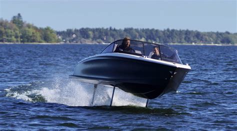 Swedish electric hydrofoil boat starting to fly! - Plugboats