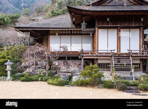 Traditional Japanese house in a Kyoto Stock Photo - Alamy