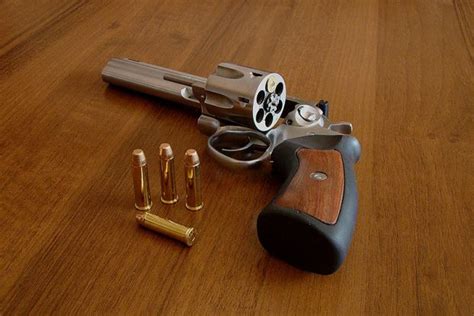 Revolver Face Off: Ruger GP100 vs. Smith & Wesson 686