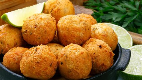 Receita de bolinhos de bacalhau à Portuguesa -- Receita da Aurora