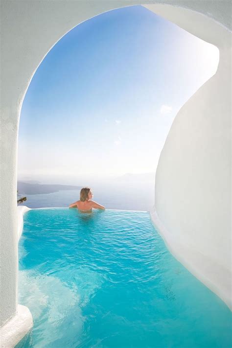 12 Sensational Cave Pools in Santorini | Viagens, Arquitetura mediterrânea, Viagem