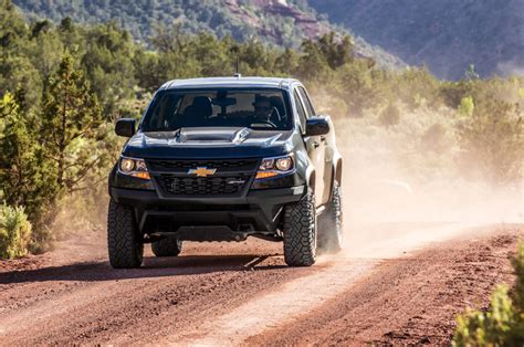 2020 Chevrolet Colorado ZR2 - Does it best the Gladiator?