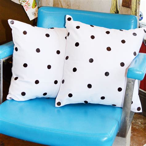 Easy Polka Dot Pillow - JADERBOMB