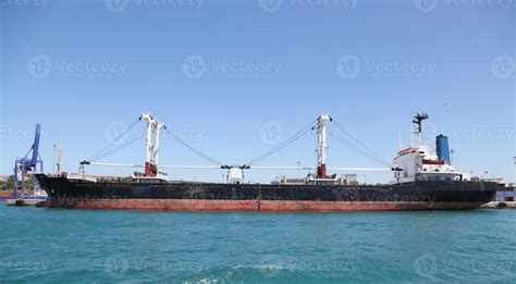 Cargo ship loading 10291386 Stock Photo at Vecteezy