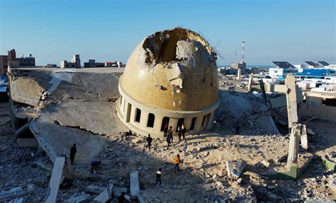 In pictures: Mosques in Gaza’s Khan Younis left in ruins | Middle East Eye