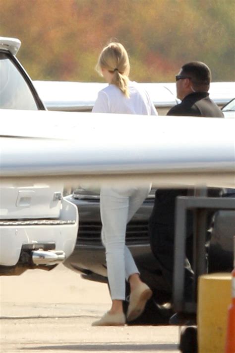 TAYLOR SWIFT Boarding Her Private Jet in Rhode Island 09/15/2019 ...