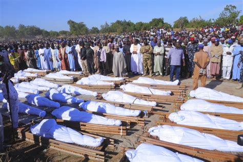 Suspected extremists kill at least 40 farmers in Nigeria - Los Angeles ...