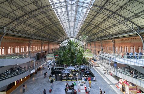 Estación de Atocha - La estación de Madrid Atocha es la mayor estación ...