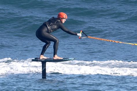 Mark Zuckerberg spotted surfing, this time with less sunscreen