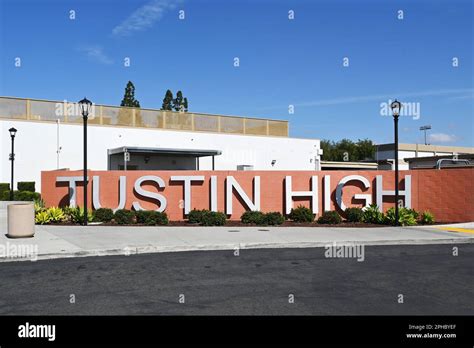 TUSTIN, CALIFORNIA - 26 MAR 2023: Tustin High sign on the campus of the public school Stock ...