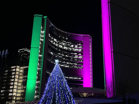 City Hall was stunning last night! : r/toronto