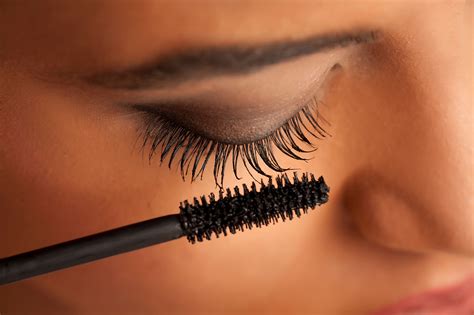 Wearing mascara every day is bad for your eyes, docs warn