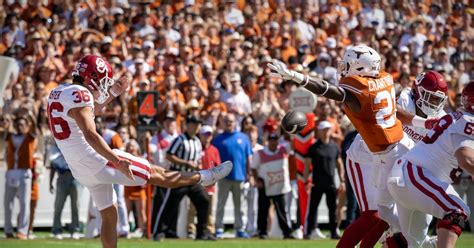 Texas Longhorns Trail Oklahoma Sooners at Halftime After Wild First ...