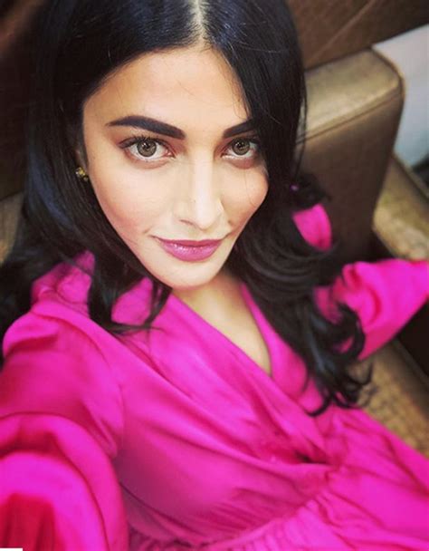 Shruti Haasan's stunning Instagram Photos Gallery | CineHub