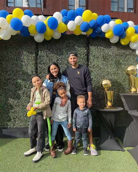 Stephen Curry's Daughter Riley Looks All Grown Up at Women's Basketball ...