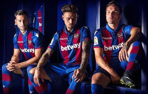 Levante UD 2018-19 Dream League Soccer Kits