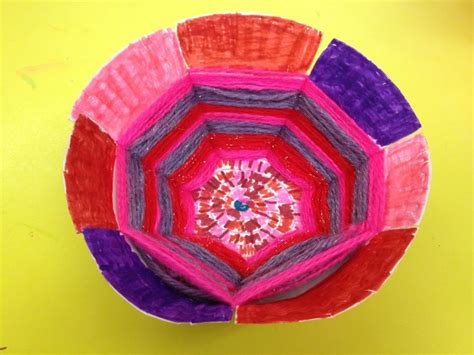 Paper plate woven basket | Paper plate weaving, Art lessons, Art projects