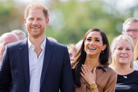 Meghan Markle and Prince Harry Reveal 2023 Holiday Card - Nano Machine News