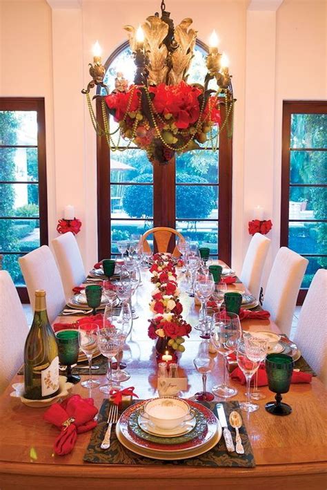 Awesome 50 Stunning Christmas Table Dining Rooms Decor Ideas https://coachdecor.com/50-stunni ...