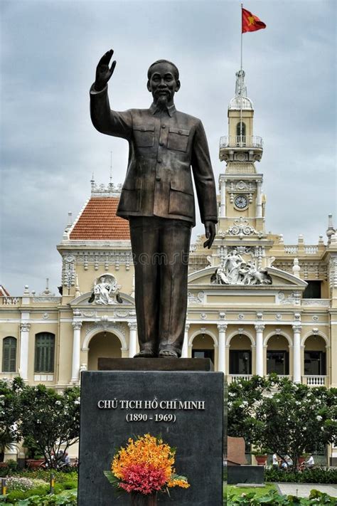 Ho Chi Minh statue. editorial image. Image of scenes - 35717410