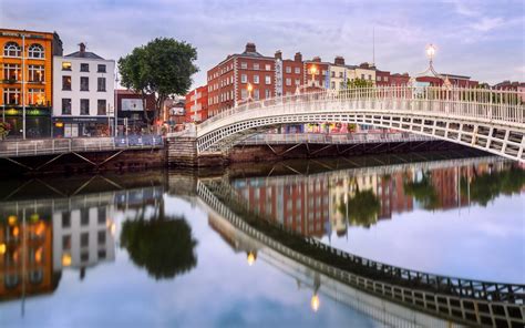 A Guide to the Ha'Penny Bridge in Dublin, Ireland