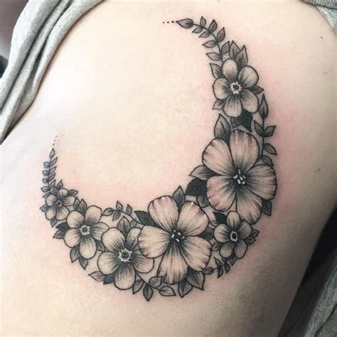 Little flower moon from this afternoon #tattoo #tattoos #flowertattoo #moon #moontattoo #dotwork ...