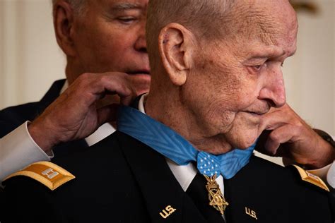 DVIDS - Images - Army Capt. Larry L. Taylor Awarded Medal of Honor [Image 5 of 6]