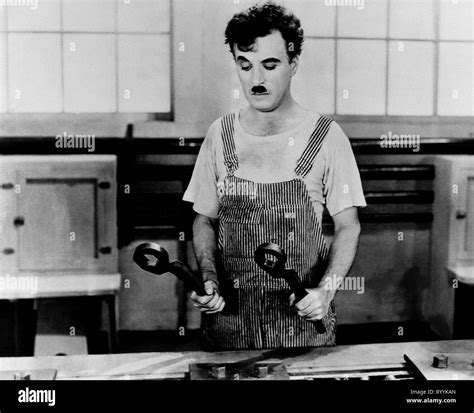 CHARLIE CHAPLIN, MODERN TIMES, 1936 Stock Photo - Alamy