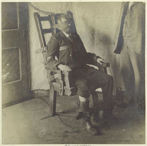 Datei:Man in electric chair.jpg – Wikipedia