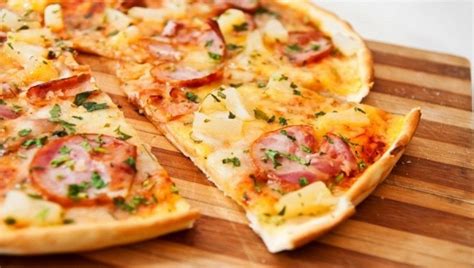 Cách làm bánh pizza thịt bò muối hộp ngon không cưỡng nổi