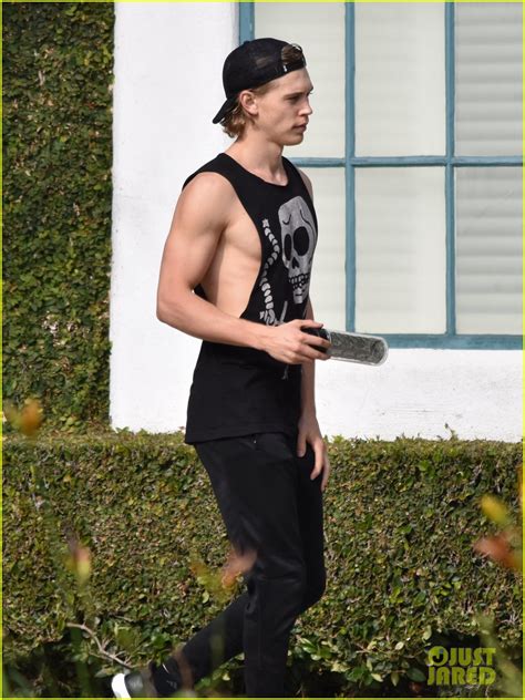 Austin Butler Flexes His Muscles Outside the Gym: Photo 3822564 | Austin Butler Pictures | Just ...