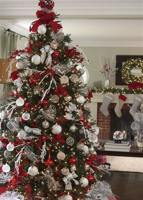 Decorate Your Christmas Tree Like a Pro With These 7 Tips | Balsam Hill