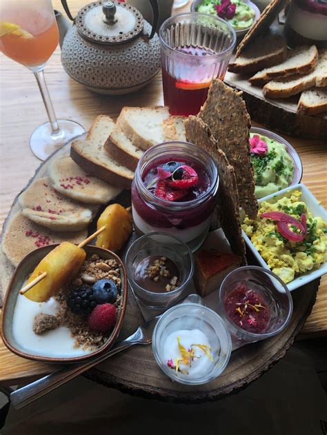 All vegan brunch spread at Ortea Vegan Collective in Lisbon 😍 : r/fullyveganrestaurants