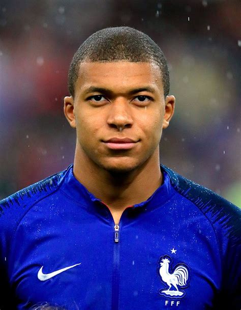 Kylian Mbappé aux États-Unis : le footballeur prend la pose aux côtés ...