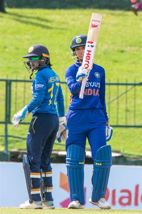 Smriti Mandhana raises her bat after getting to fifty | ESPNcricinfo.com