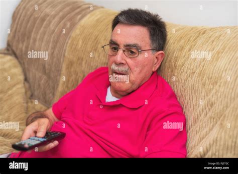 Tv watching 70s hi-res stock photography and images - Alamy