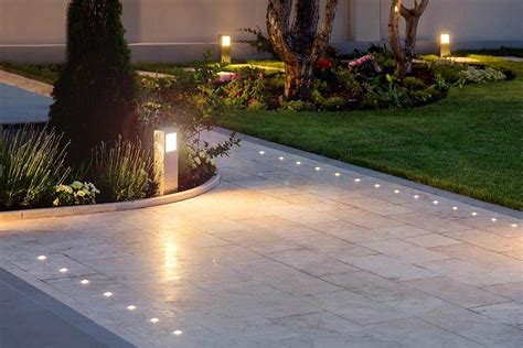 Modern Garden Lighting Ideas - Elesi Blog