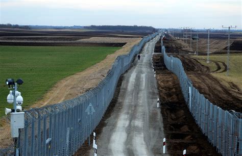 Hungary builds new high-tech border fence — with few migrants in sight ...